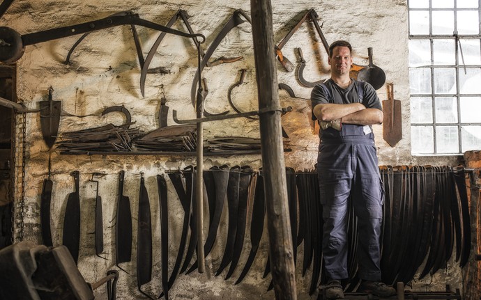 Vorführer im Sensenhammer des Museums 
Bildnachweis: LWL-Freilichtmuseum Hagen, Foto: Jakob Studnar