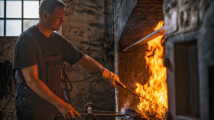 Sensenschmied an der Esse
Bildnachweis: LWL-Freilichtmuseum Hagen, Foto: Jakob Studnar